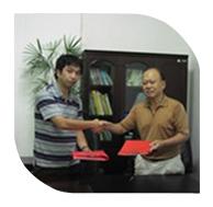 新竹公司董事長和日本千葉工業(yè)大學矢澤勇樹博士簽訂技術合作協(xié)議。