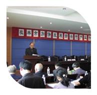 新竹公司董事長在桂林市加快發(fā)展新興竹產(chǎn)業(yè)研討會上作宣讀論。